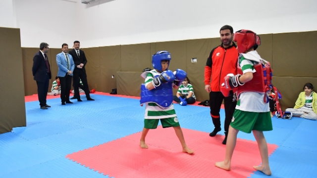 Yeşilyurt Belediyesi'nden İkizce Bölgesine Spor Yatırımı