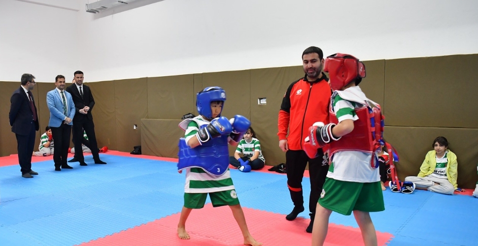 Yeşilyurt Belediyesi'nden İkizce Bölgesine Spor Yatırımı